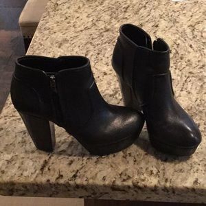 Gianni Bini black boots